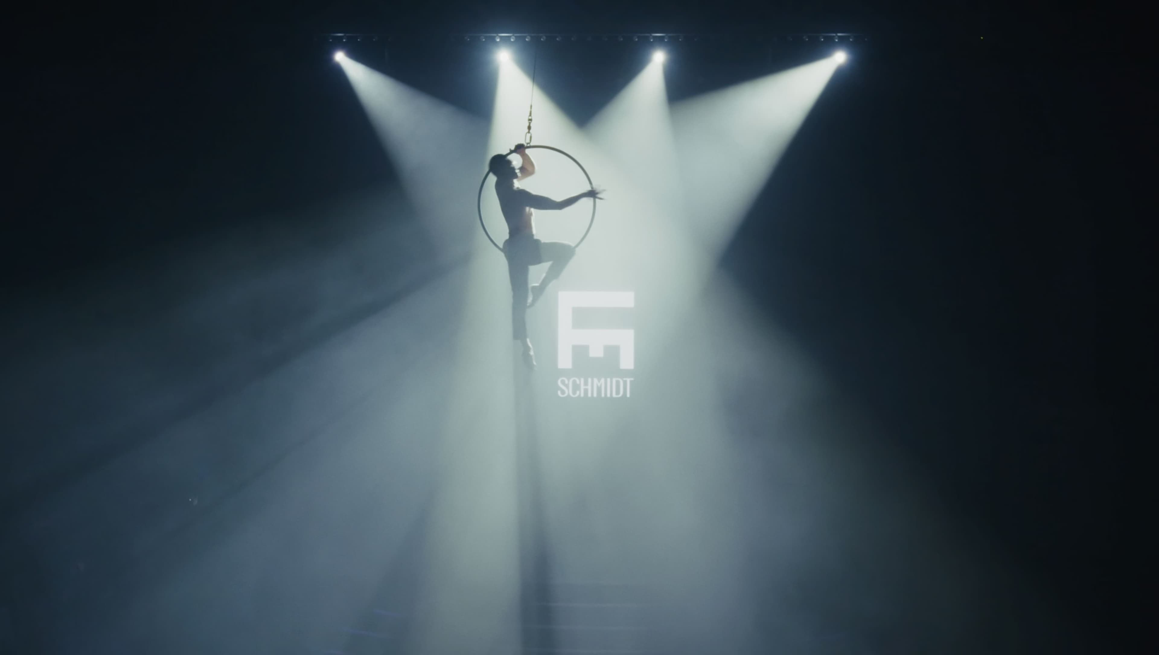 Søren Le Schmidt – Cirkus Building Runway Show